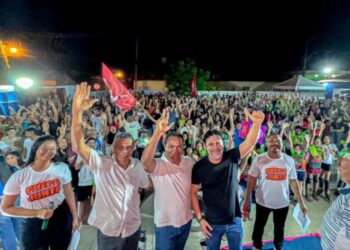 Pedro Gomes e Roger Linhares reúne multidão no evento “Chega Junto” com a juventude na Casa Azul