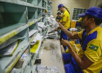 Concurso dos Correios terá 3.469 vagas com salários de até R$ 6,8 mil