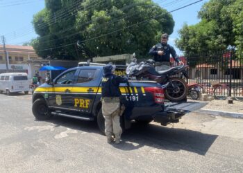 Polícia Rodoviária Federal apreende motos roubadas, em União