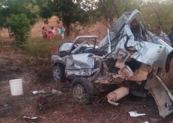 Idoso morre ao tentar fazer ultrapassagem e colidir em caminhão na BR-316