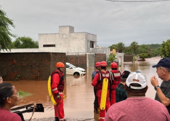 Homem morre eletrocutado após poste cair em correnteza; segunda morte registrada em Picos