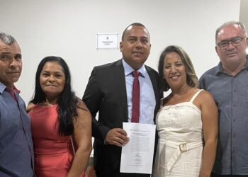 Vereador Simão Oliveira toma posse na Câmara Municipal de José de Freitas-PI para a Legislatura 2025-2028