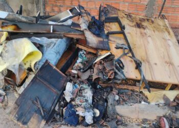 Residência é consumida pelas chamas no Bairro São Judas, em União