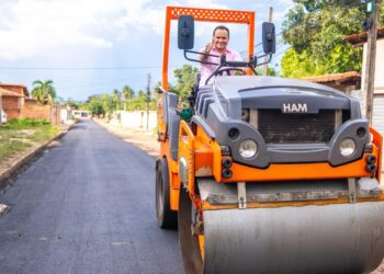 Gestão Pedro Gomes leva primeiro asfalto ao bairro Santa Rosa em José de Freitas