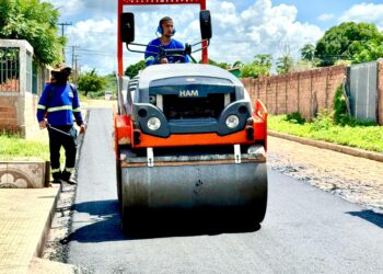 Gestão do prefeito Pedro Gomes inicia pavimentação asfáltica de várias ruas na cidade de José de Freitas