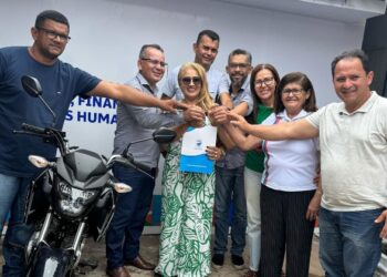 Prefeitura de José de Freitas entrega moto 0km para ganhadora do IPTU Premiado 2024