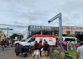 Idosa fica ferida após ser atingida por van em avenida de União