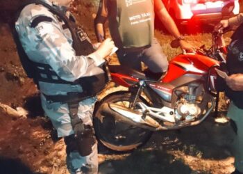 Mototaxista é assaltado por cinco homens armados em José de Freitas; moto foi recuperada