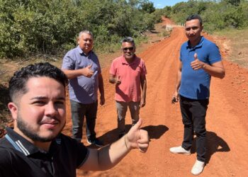 Vereador Nonato do PT acompanha obras de estrada no Baixão dos Meios ao lado de outros parlamentares e destaca apoio aos agricultores