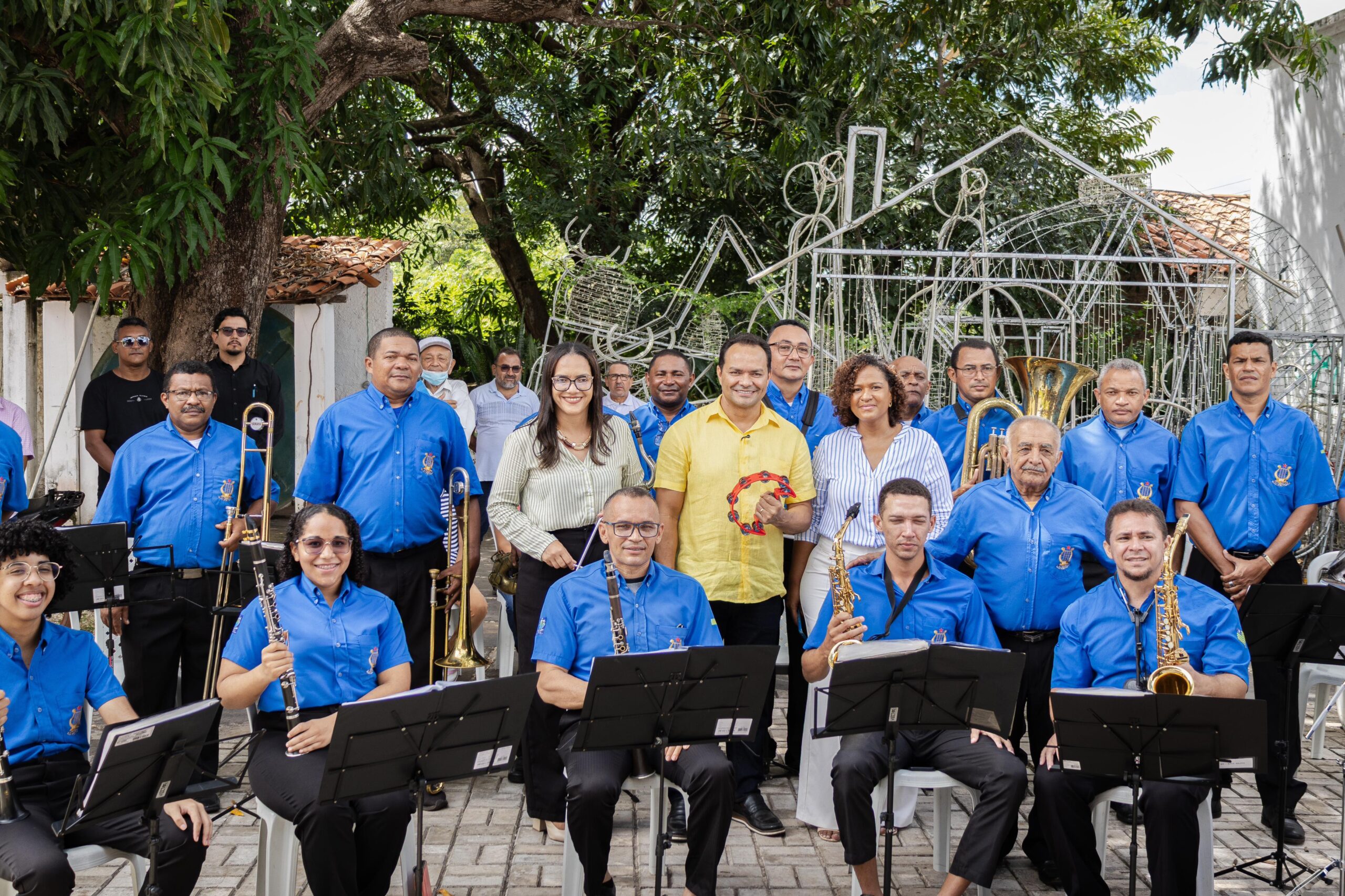 Prefeito Pedro Gomes entrega novos instrumentos e anuncia reforma da sede da Banda Estrela do Norte