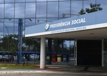 INSS: governo prepara bloqueio no orçamento para bancar ressarcimentos