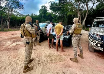 Dupla suspeita de ‘saidinha de banco’ e tráfico é presa em José de Freitas