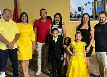 Vereador Nonato do PT e vice-prefeita Odeni de Jesus são homenageados durante novenário da Festa do Divino Espírito Santo em Novo Oriente do Piauí