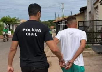 Homem é preso após descumprir medida protetiva e agredir vítima em José de Freitas