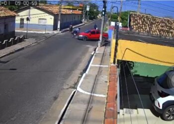 Mãe e filha ficam feridas em acidente no cruzamento das Ruas Pedro Craveiro e Gentil Freitas