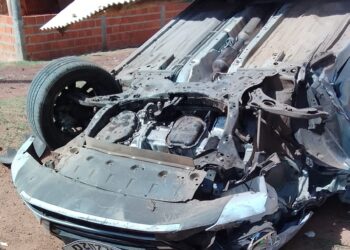 Médica perde controle e capota carro na PI-113; veículo invade bar entre Teresina e José de Freitas