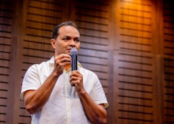 Prefeito Pedro Gomes envia projeto “Bolsa Busão” com R$ 200 de auxílio para estudantes