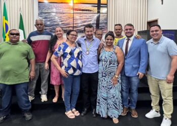 Professor José Luís recebe medalha de honra na Câmara no dia do aniversário de José de Freitas