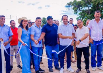 Prefeito Pedro Gomes inaugura calçamento e academia da saúde na comunidade Carvalho em José de Freitas