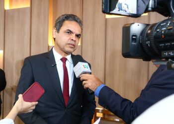 Artistas locais são esquecidos enquanto altos cachês vão para atrações de fora”, diz Dr. Gil Carlos