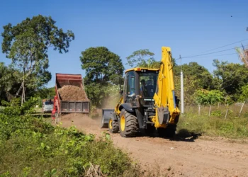 Prefeitura de José de Freitas avança na recuperação de estradas vicinais e beneficia comunidades da zona rural