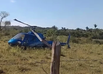 Helicóptero faz pouso forçado em quintal de casa na zona rural de José de Freitas
