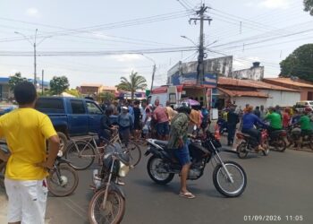 Mototaxista fica ferido após colisão com caminhonete no Centro de José de Freitas